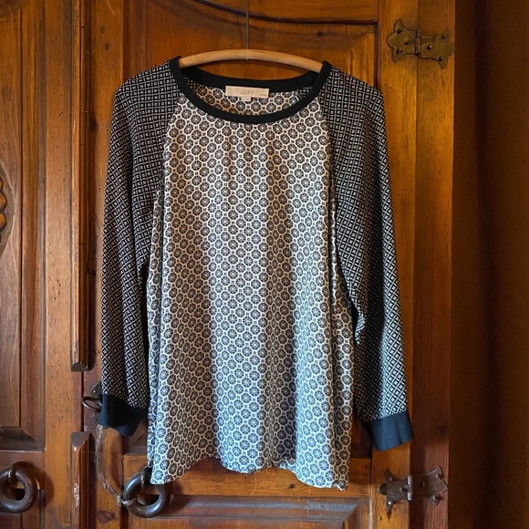 Adorable Loft crew neck top - Picture 1 of 6